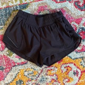 Size 4 2.5 lululemon black Hotty hots